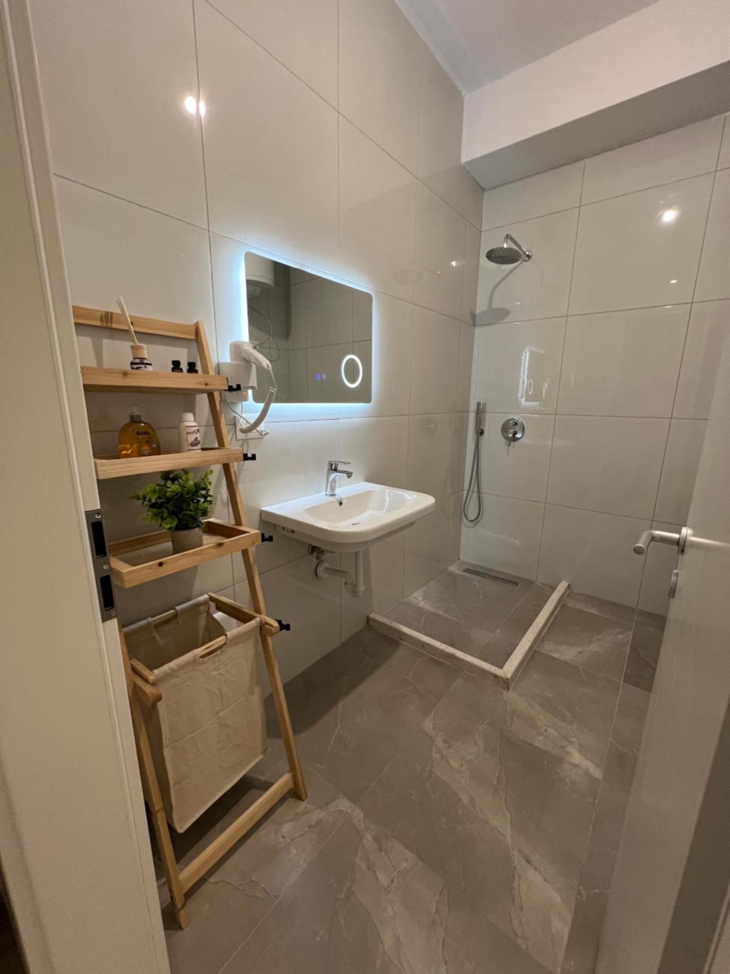 Sunflower Apartment Tirana Zewnętrze zdjęcie