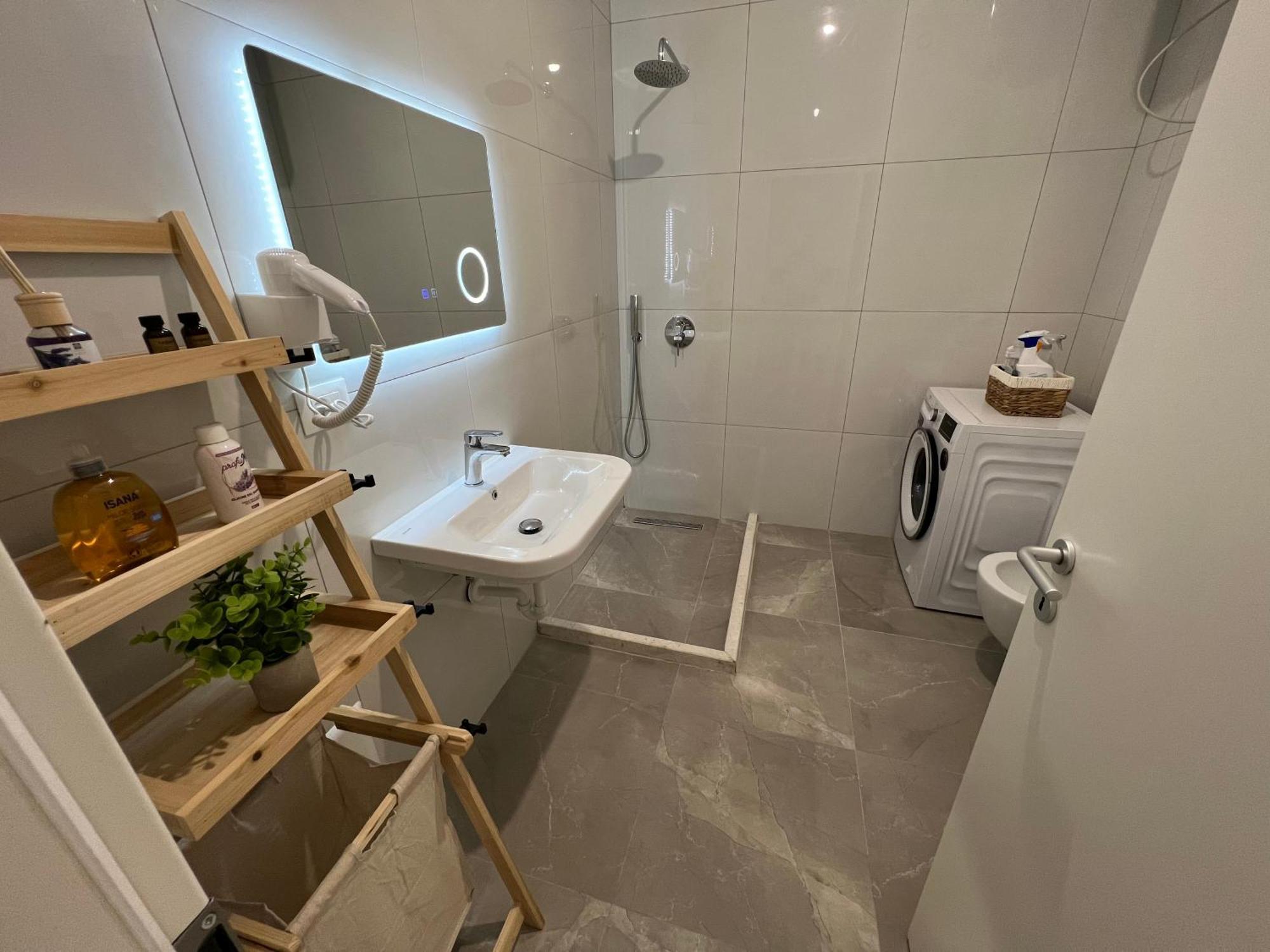 Sunflower Apartment Tirana Zewnętrze zdjęcie