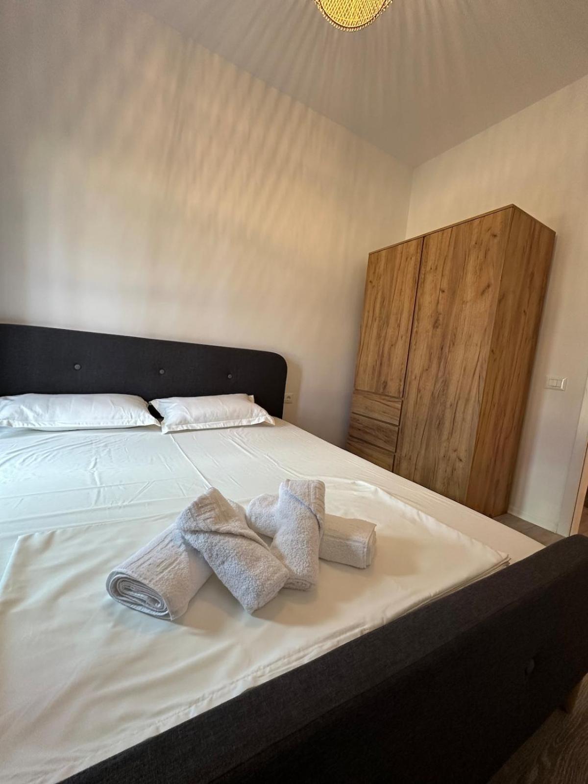 Sunflower Apartment Tirana Zewnętrze zdjęcie